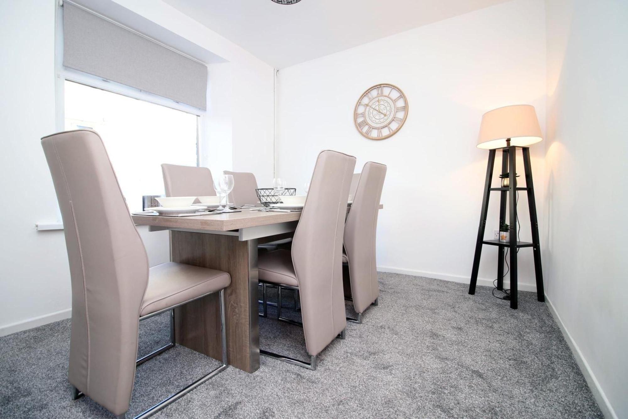 Very Special Home In Rhondda Valley Herbert House By Staystaycations Treorky 외부 사진